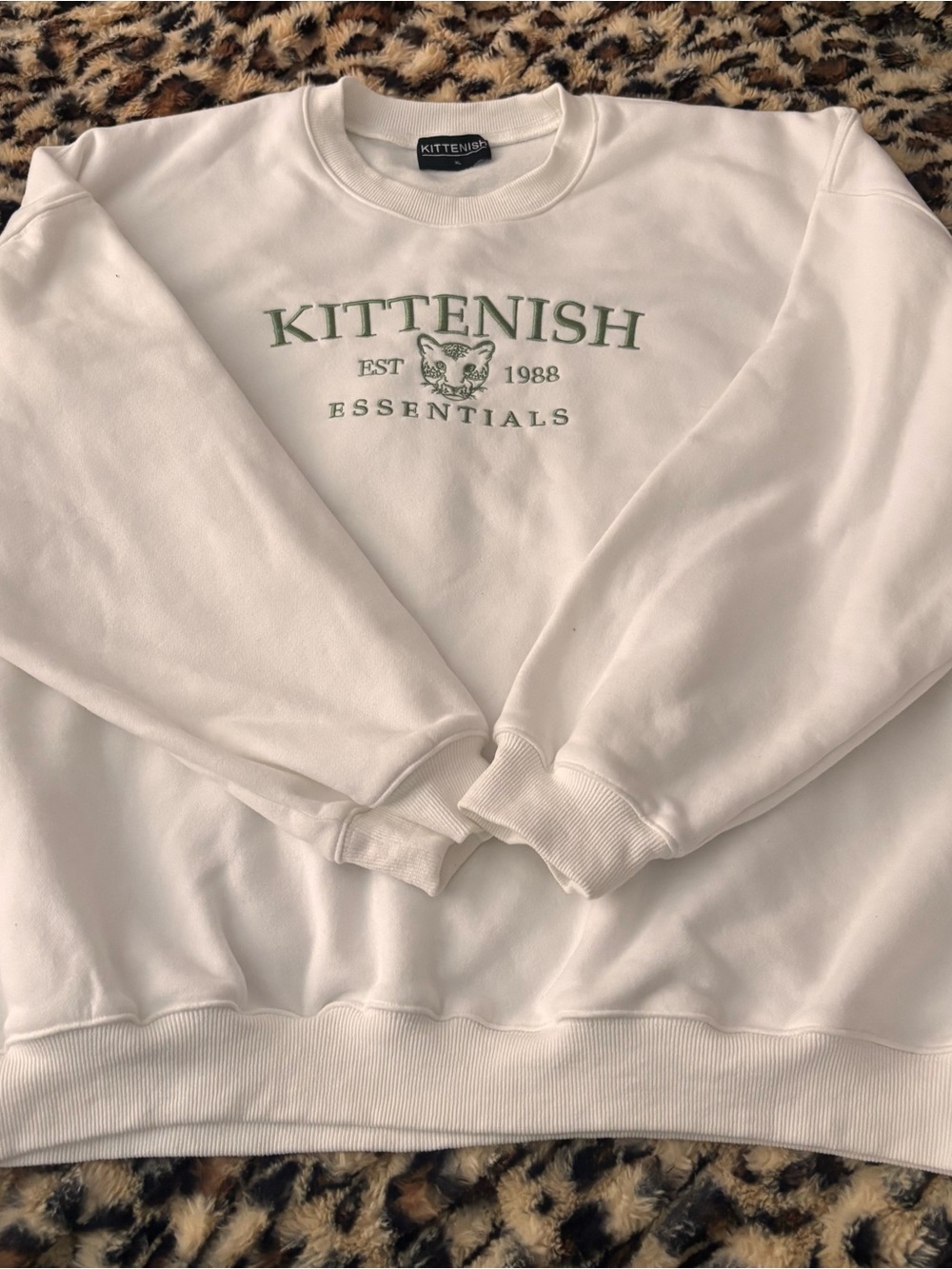 KITTENISH White Essentials Crewneck Sweatshirt size XL